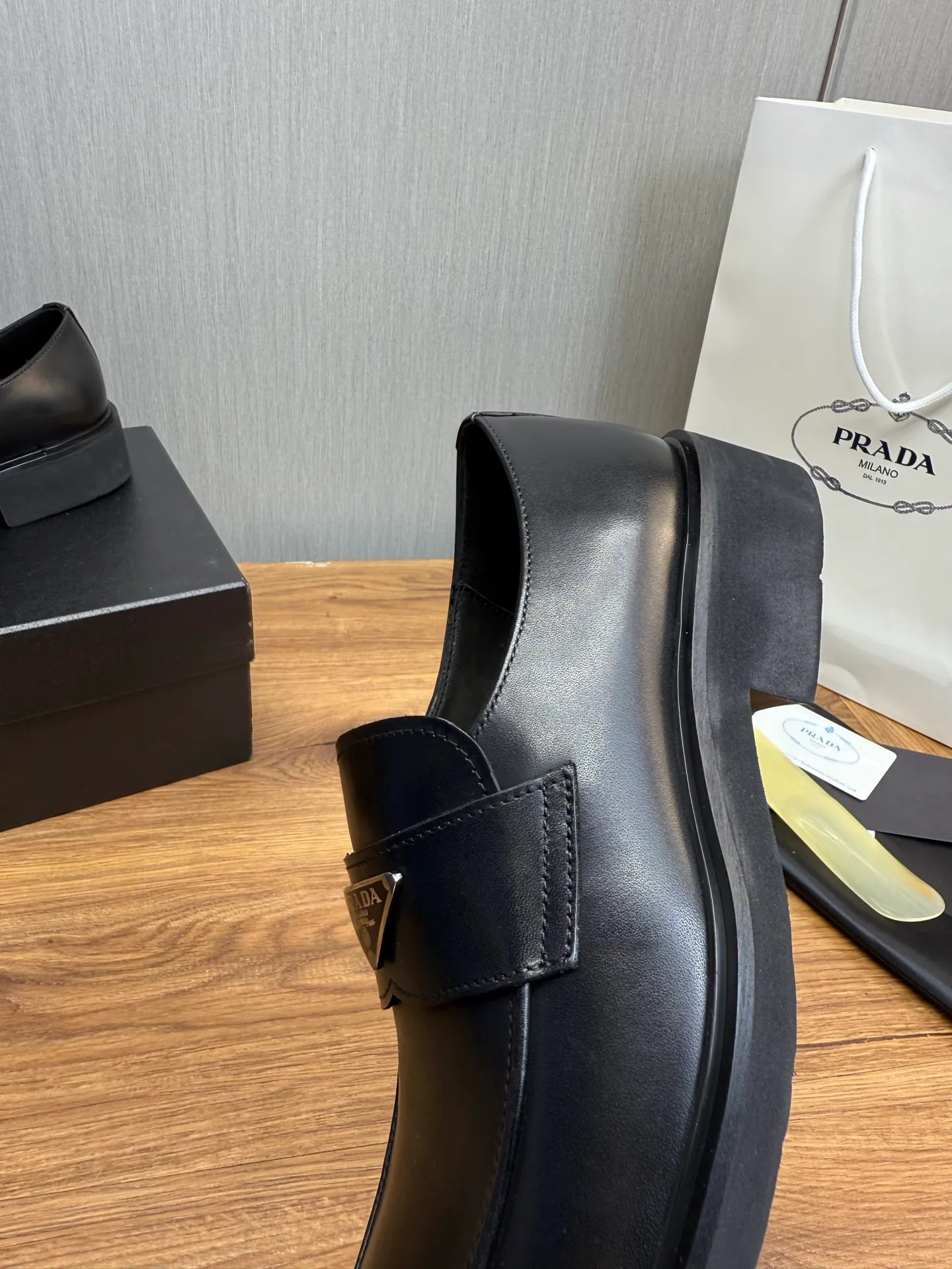 Men's shoes 💰840💰 [PRADA] New models synchronized with the official website, high-quality shipments ✔️Hot-sellers🔥 Original cowhide. Open edge beaded cowhide + cowhide lining, 1🆚1 replica, original lightweight foam outsole, 38-45 (men's 38.45 custom-made, non-refundable)